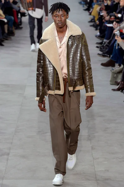 Look 32